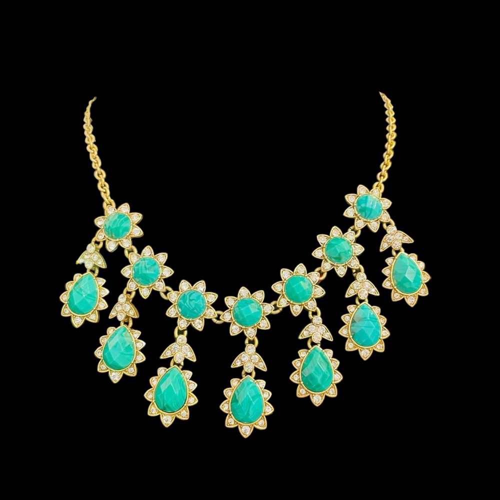 Green and gold tiered necklace